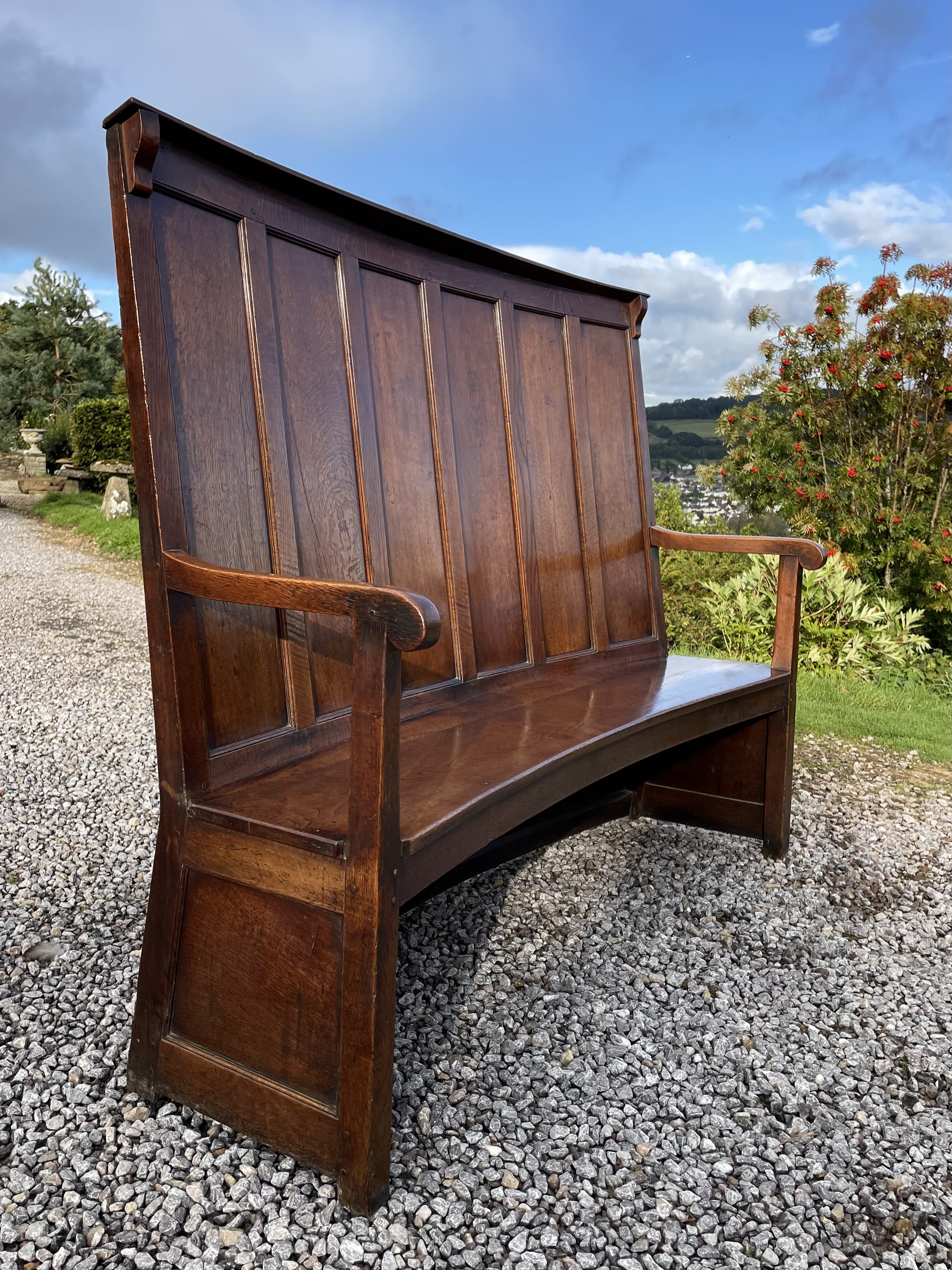 Oak settle